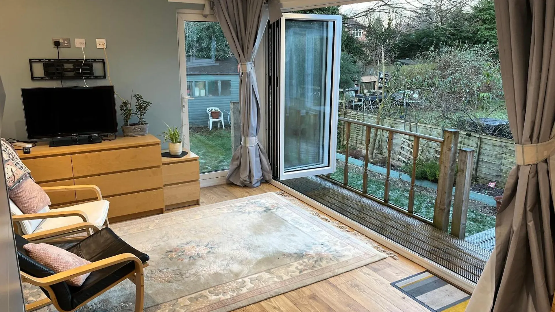 Tiny House With Pull Down Bed Appartement Cottingham
